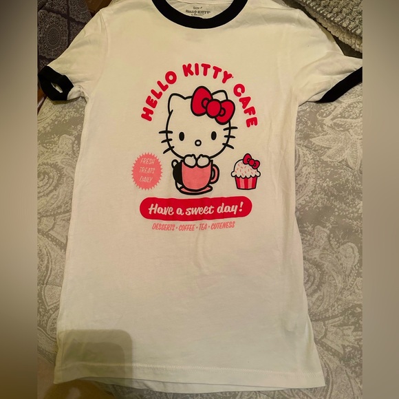 Hello Kitty Cafe Girls T-Shirt - Picture 1 of 2
